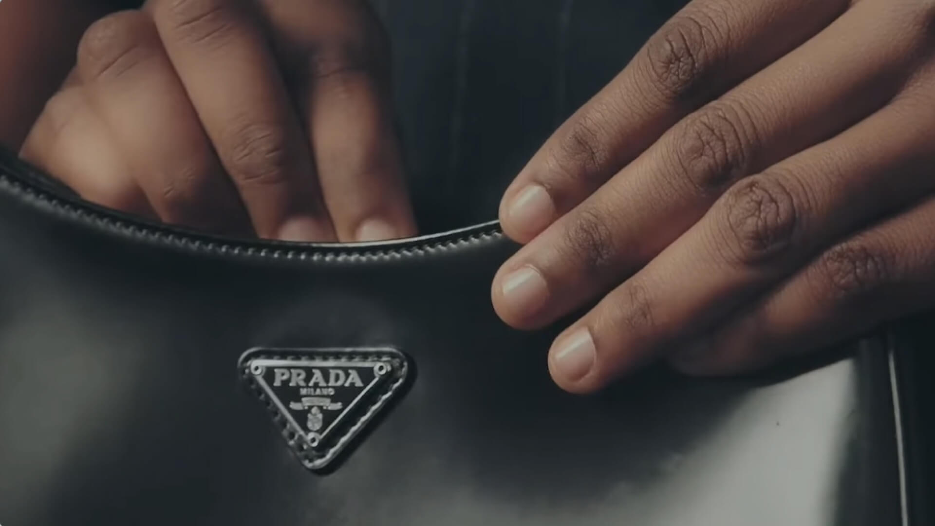 prada video load thumb